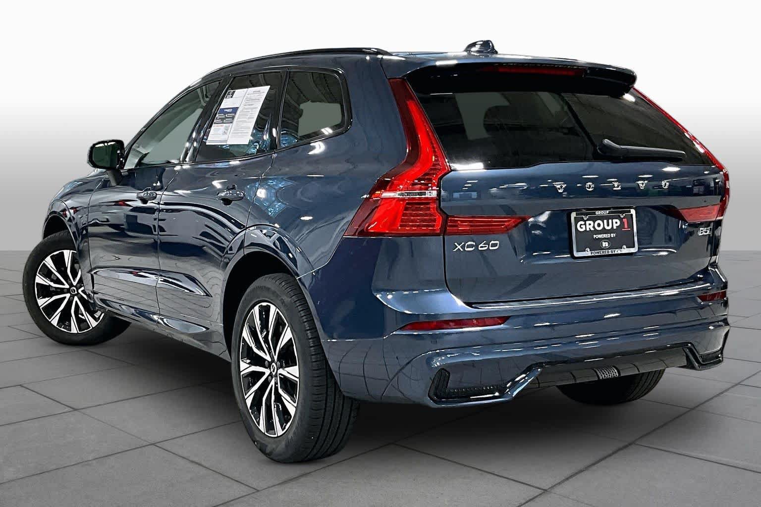 Used 2024 Volvo XC60 B5 Core w/ Protection Package Premier AWD/4WD image 12
