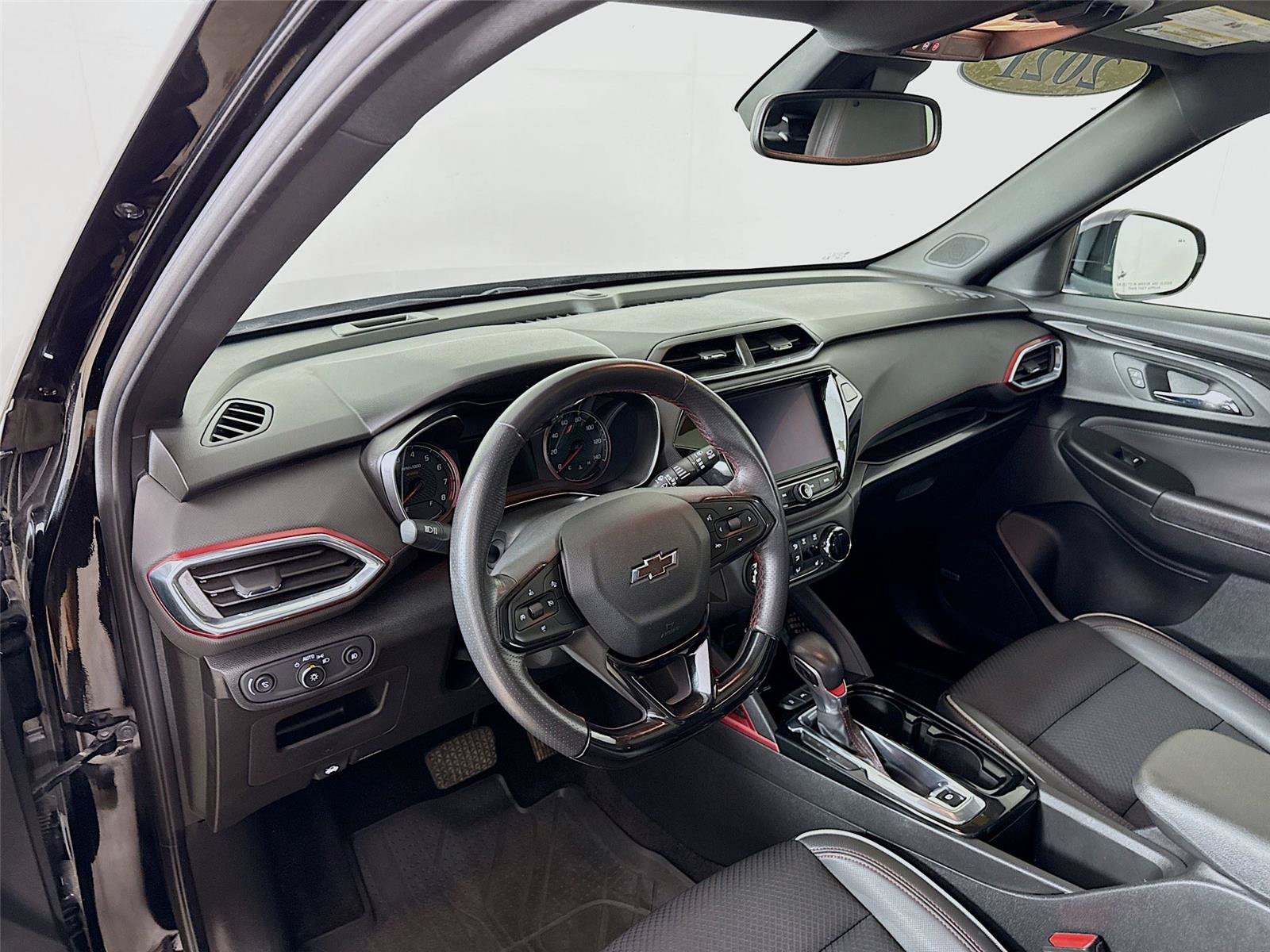 Used 2021 Chevrolet TrailBlazer RS w/ Sun and Liftgate Package AWD/4WD image 24