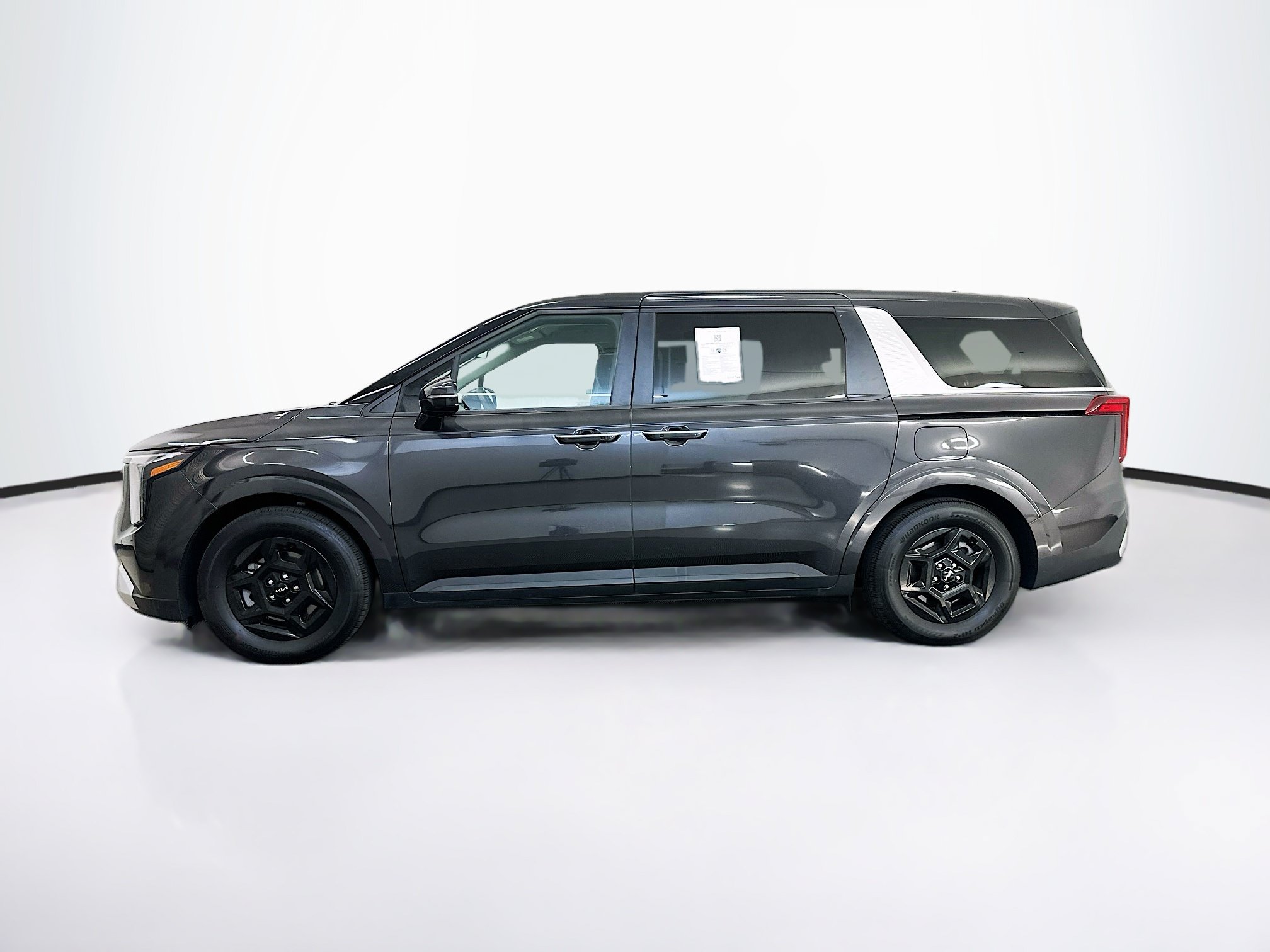 Used 2026 Kia Carnival FWD image 4