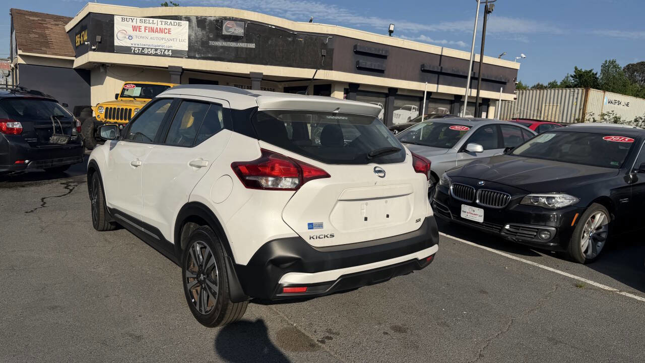 Used 2018 Nissan Kicks SR image 3