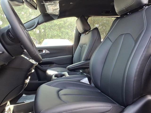 New 2026 Chrysler Pacifica Select image 13