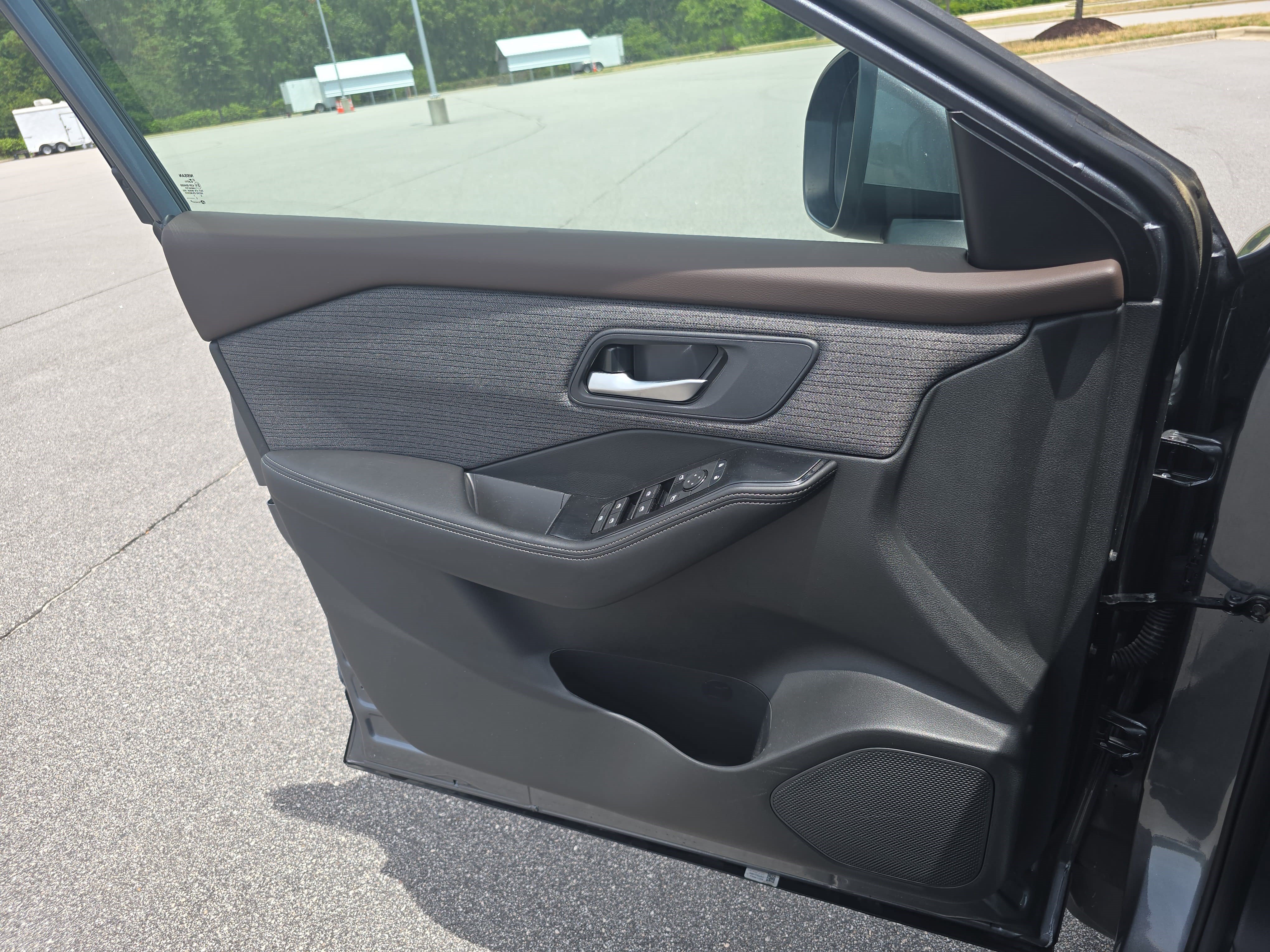Used 2023 Nissan Rogue SV FWD image 26