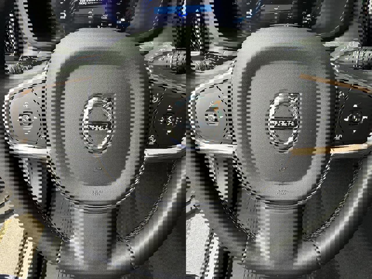 Used 2024 Volvo XC60 B5 Core image 20