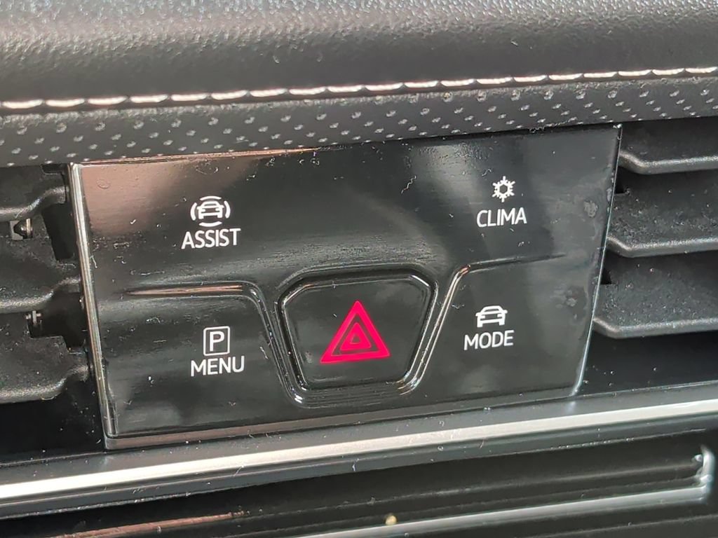 Used 2025 Volkswagen Atlas SE AWD/4WD image 46