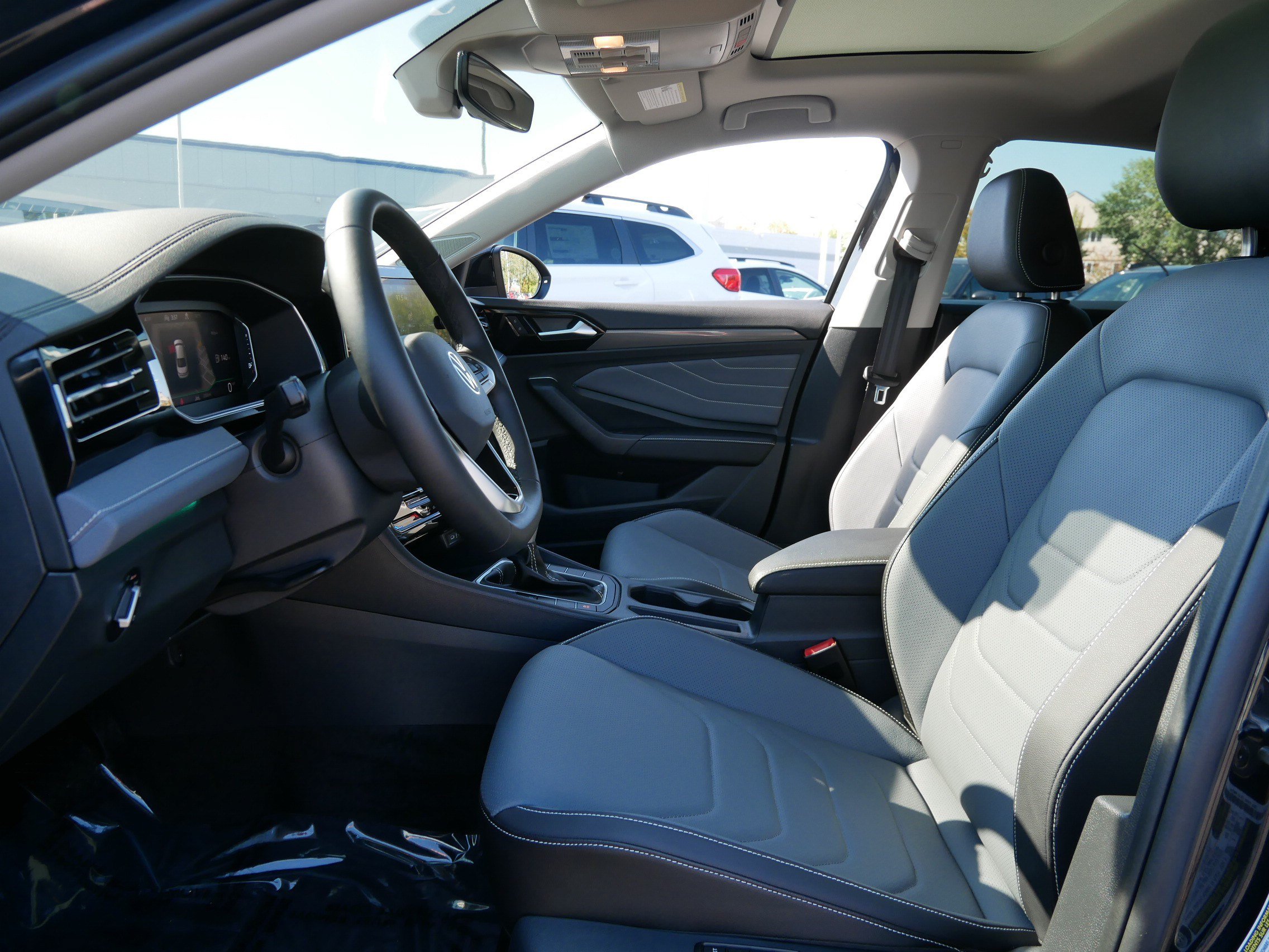 Used 2025 Volkswagen Jetta SEL FWD image 21