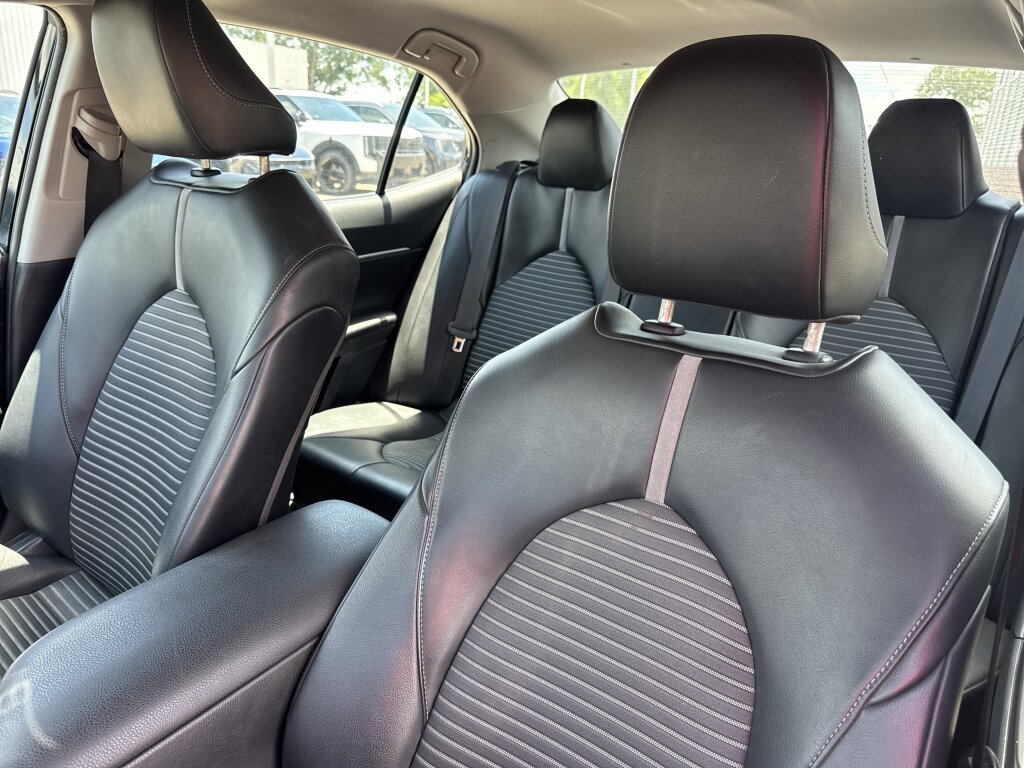 Used 2022 Toyota Camry SE FWD image 29