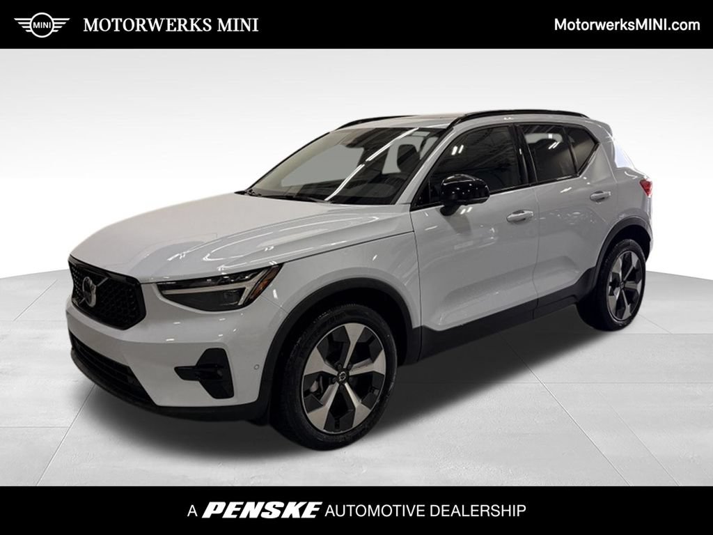 Used 2026 Volvo XC40 B5 Plus AWD/4WD image 1