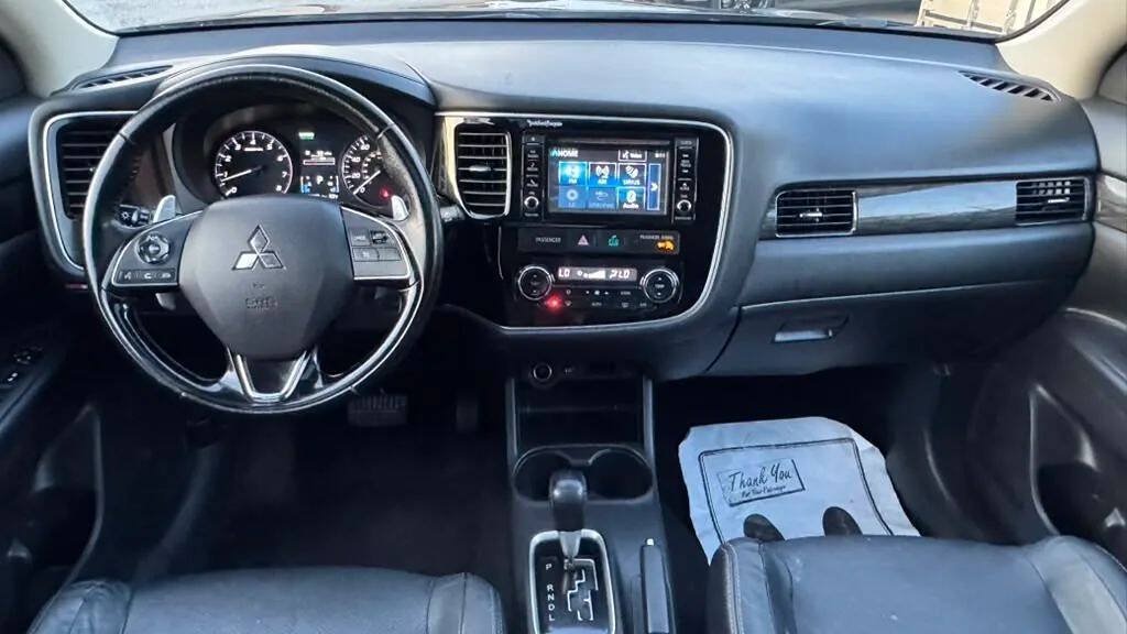 Used 2016 Mitsubishi Outlander GT AWD/4WD image 18