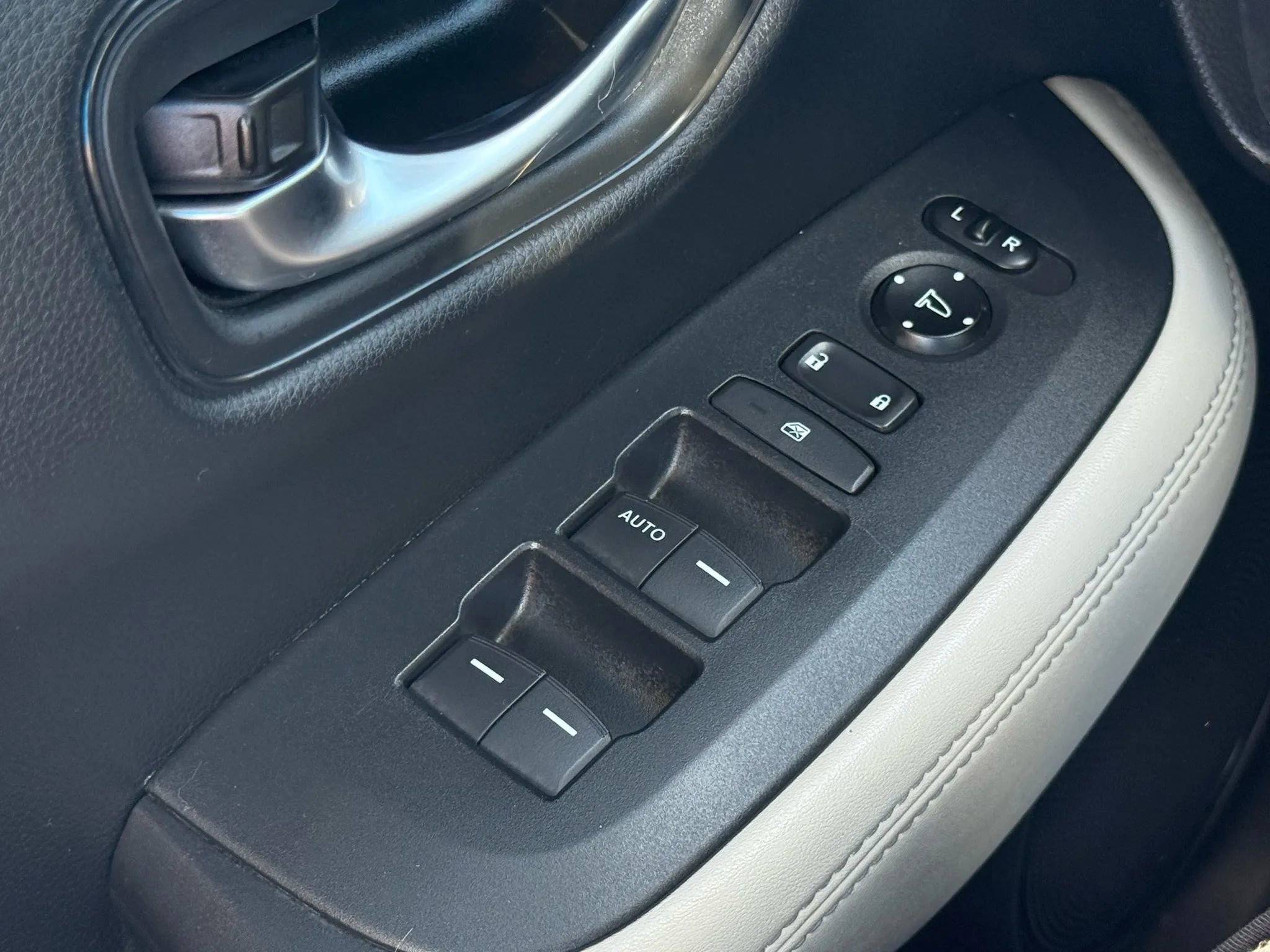 Used 2023 Honda HR-V LX image 43