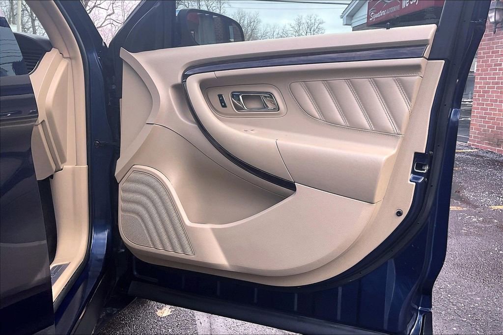 Used 2017 Ford Taurus Limited image 23