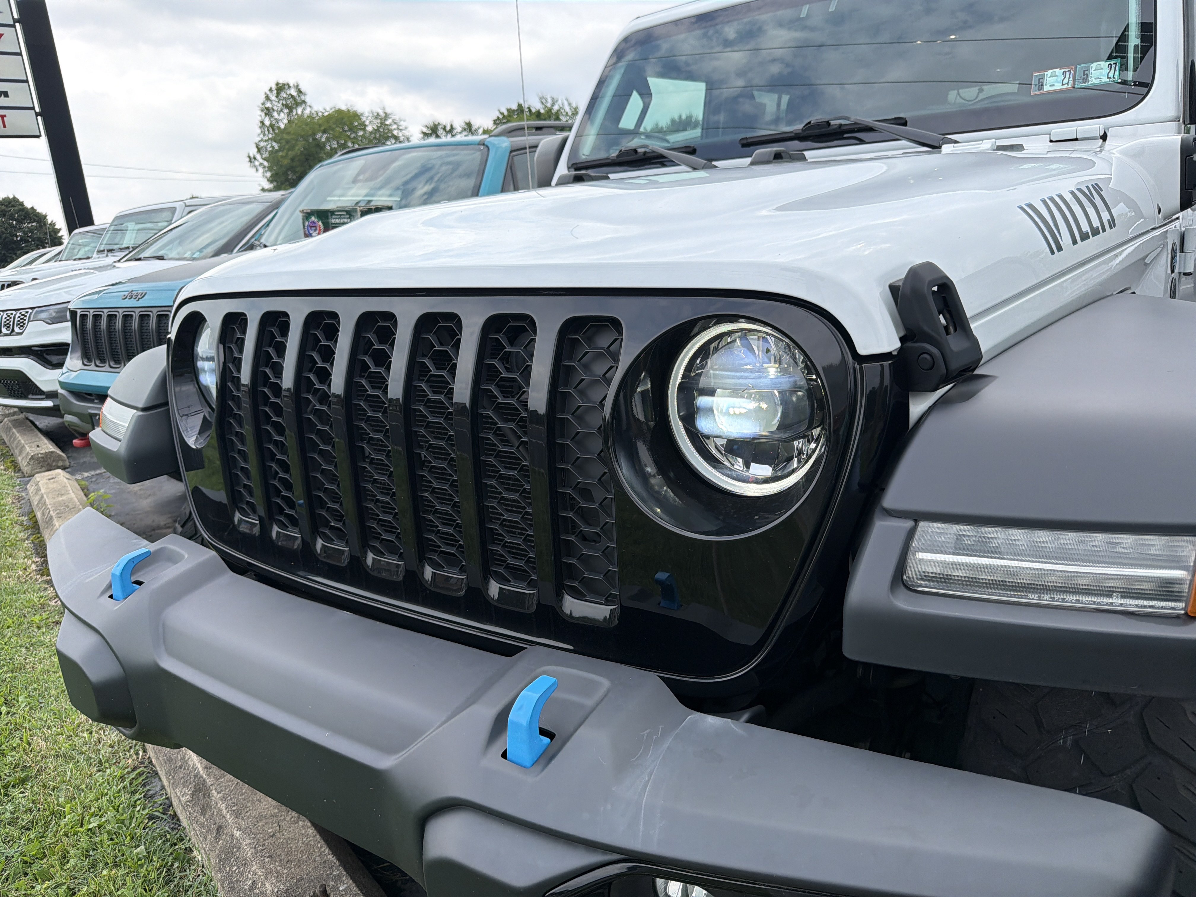 Used 2023 Jeep Wrangler Unlimited w/ Cold Weather Group AWD/4WD image 4