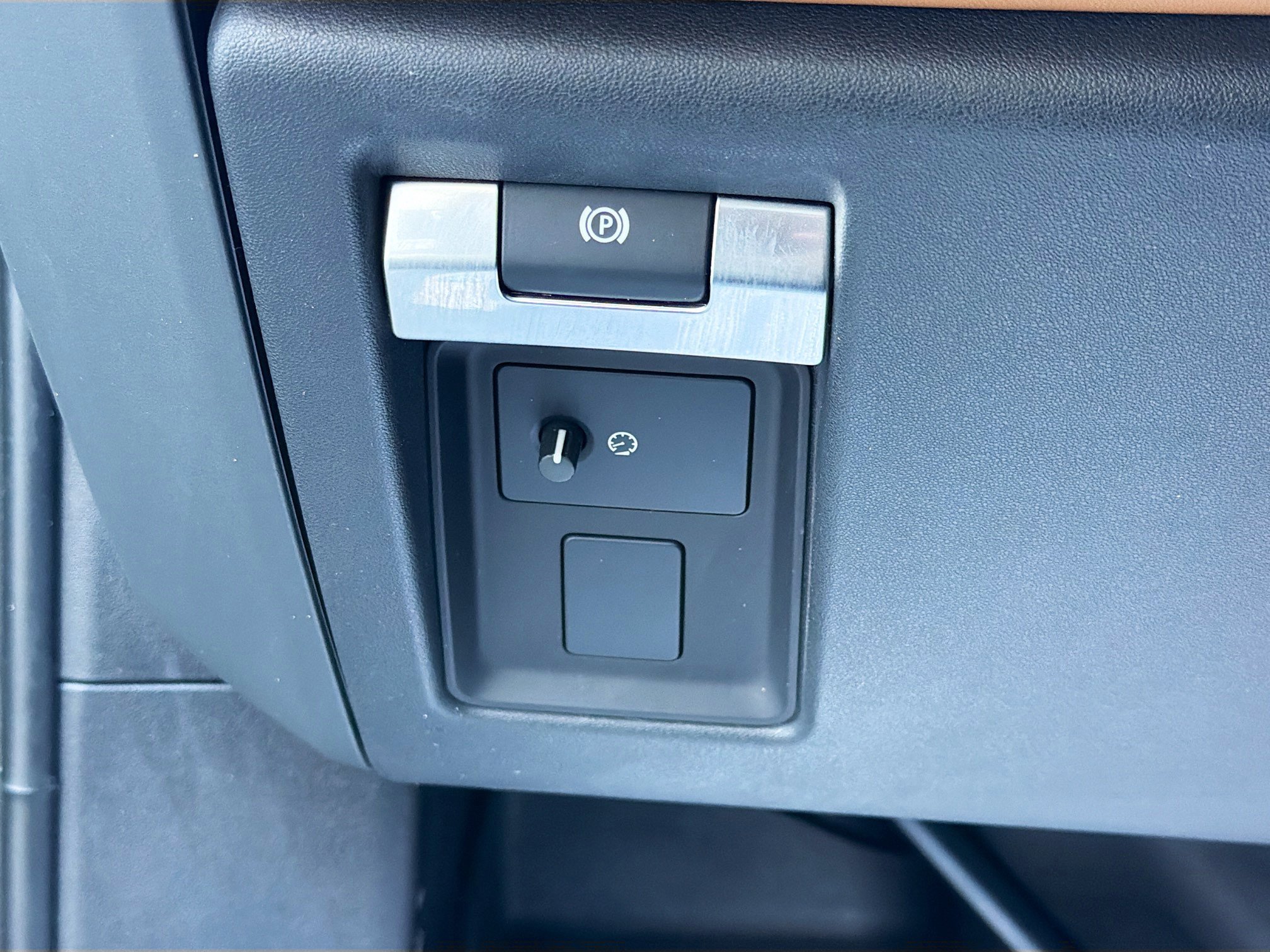 Used 2023 Land Rover Defender 130 X AWD/4WD image 35