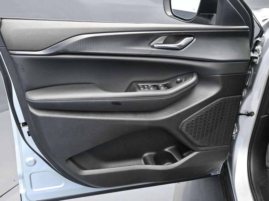 Used 2024 Jeep Grand Cherokee L Laredo image 12