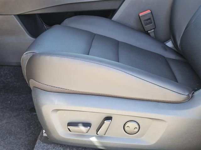 Used 2026 Nissan Rogue SV w/ SV Premium Package image 17