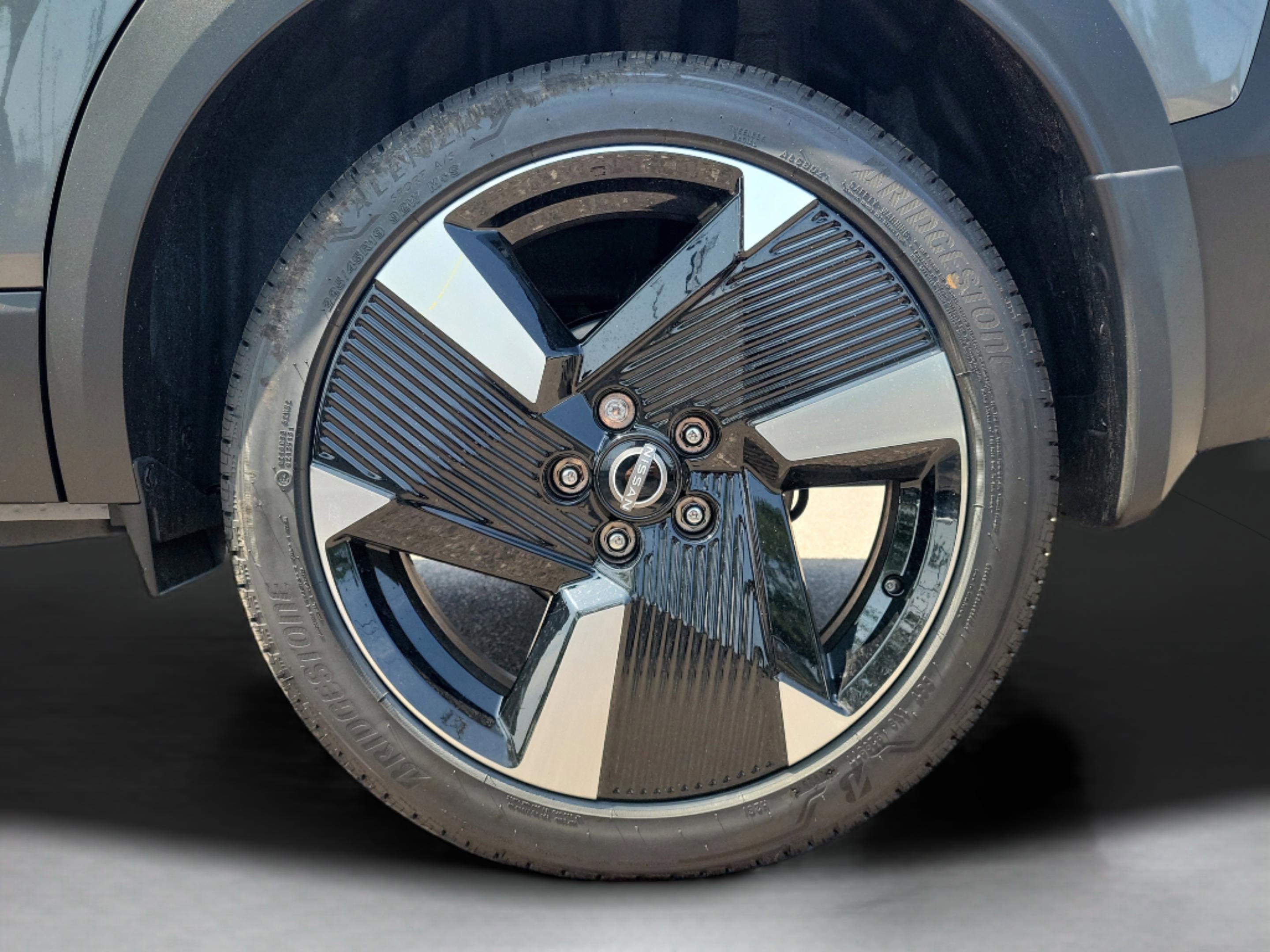 New 2025 Nissan Kicks SR FWD image 7