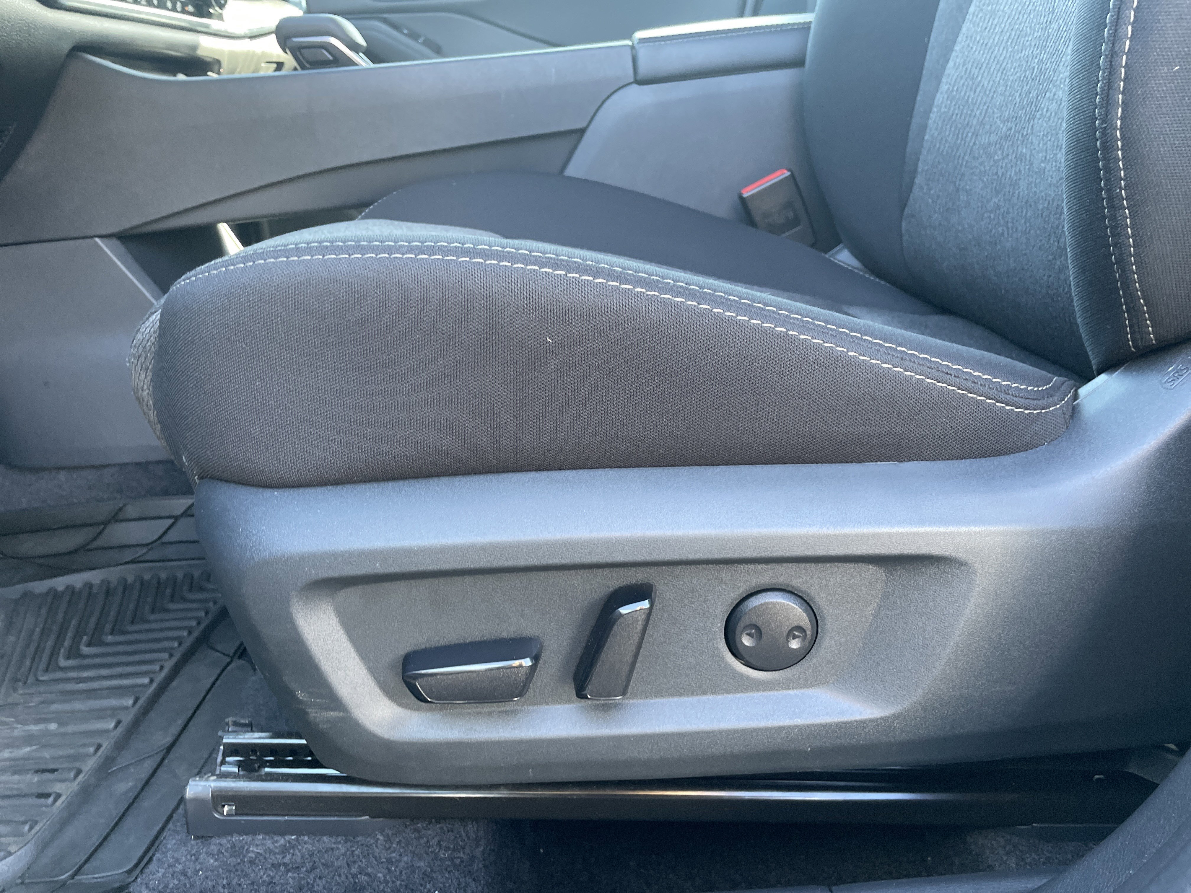 Used 2026 Nissan Rogue SV image 38