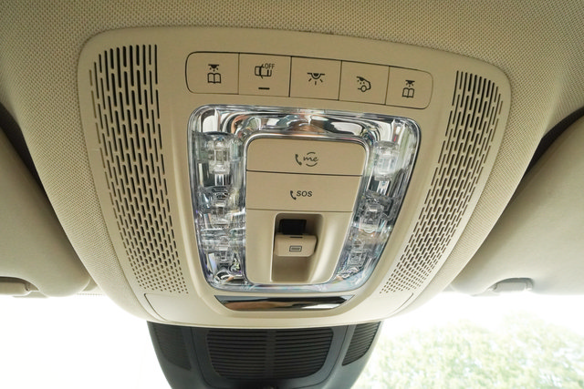 Used 2025 Mercedes-Benz GLS 580 4MATIC image 21