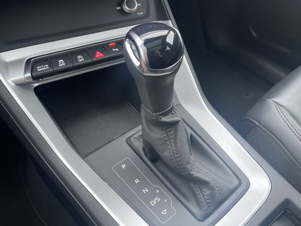 Used 2025 Audi Q3 2.0T Premium image 32
