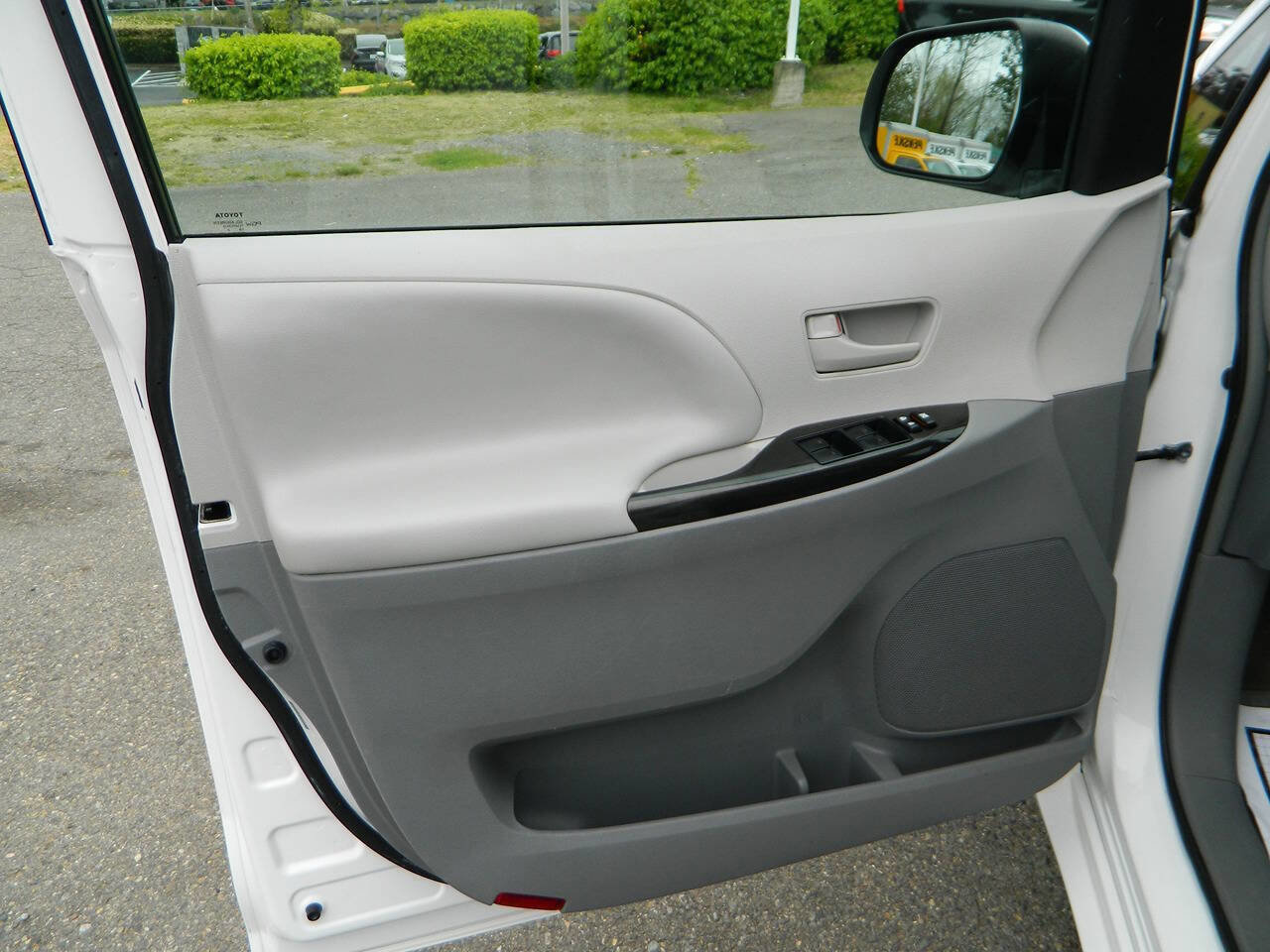 Used 2013 Toyota Sienna LE FWD image 21