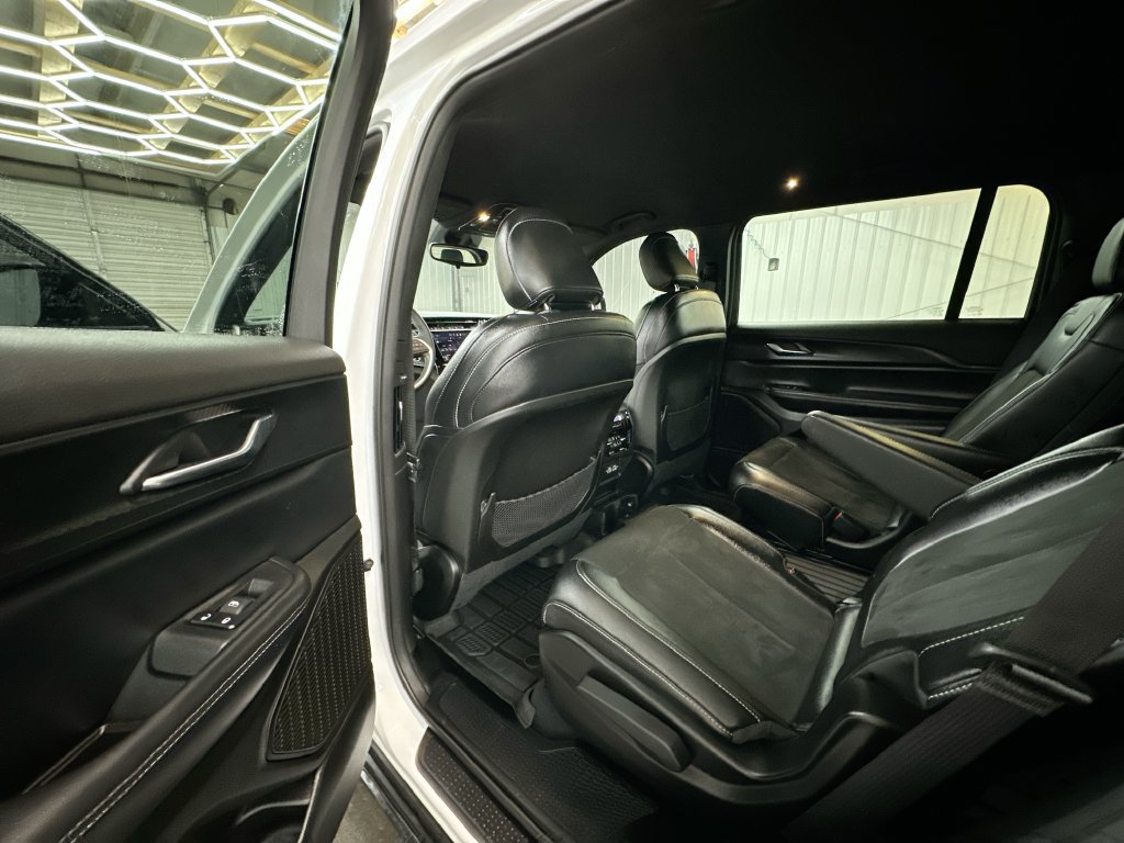 Used 2024 Jeep Grand Cherokee L Laredo RWD image 17