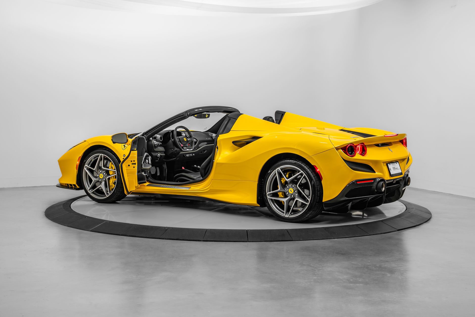 Certified 2022 Ferrari F8 Tributo RWD image 2