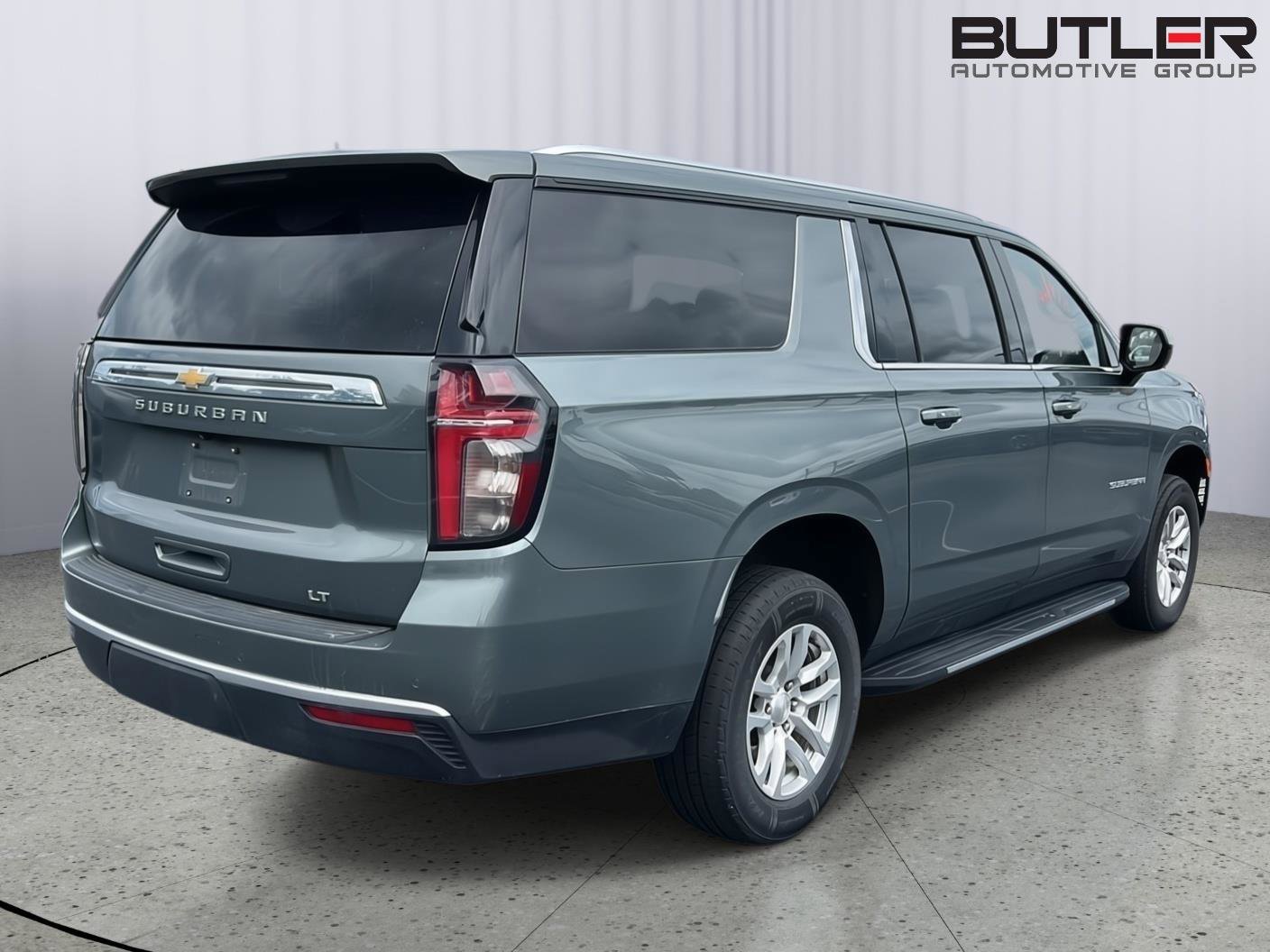Used 2024 Chevrolet Suburban LT RWD image 5
