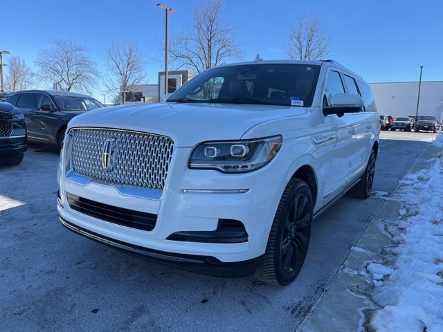 Used 2024 Lincoln Navigator L Reserve image 3