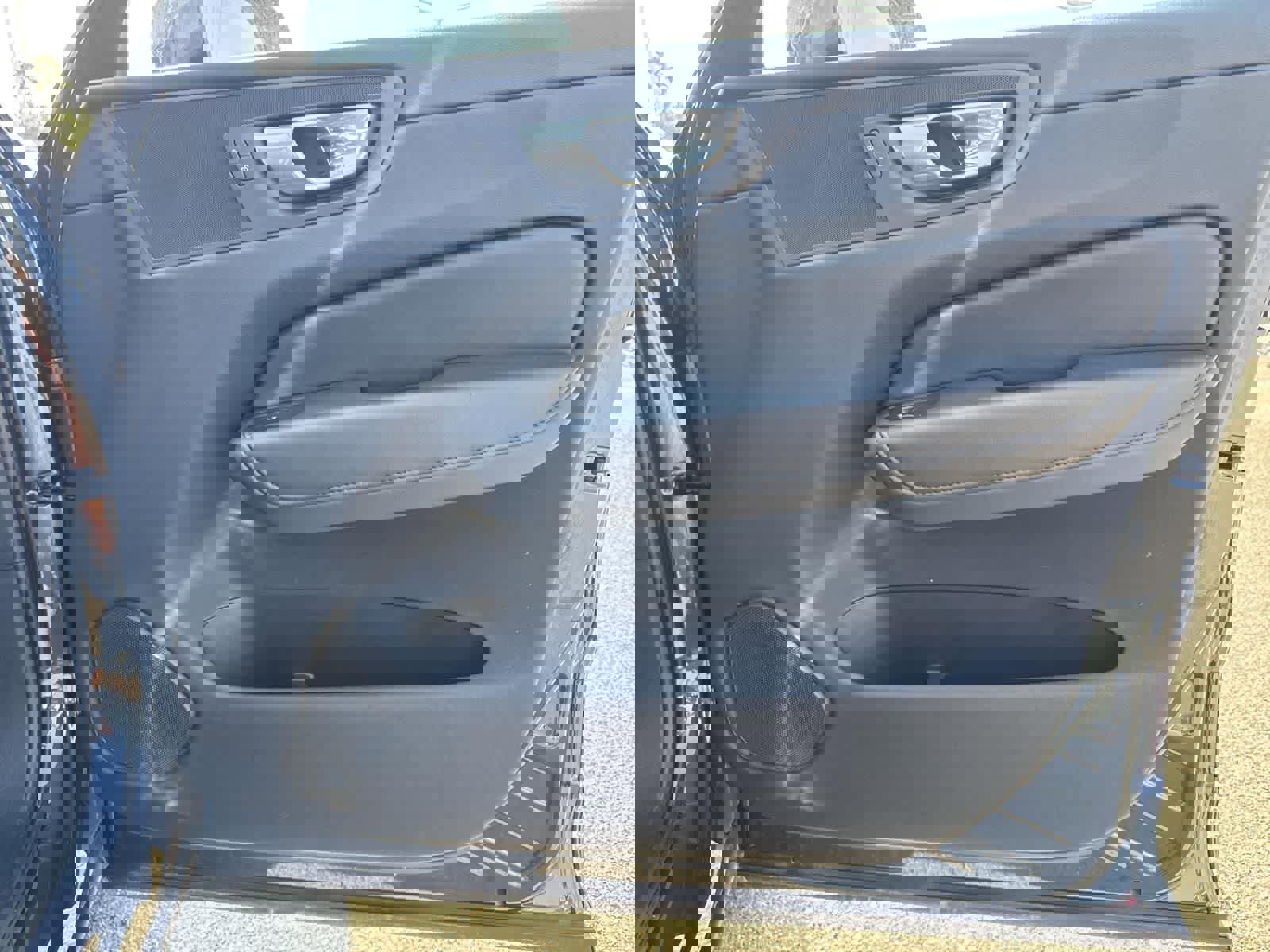 Used 2023 Volvo XC60 B5 Plus image 36