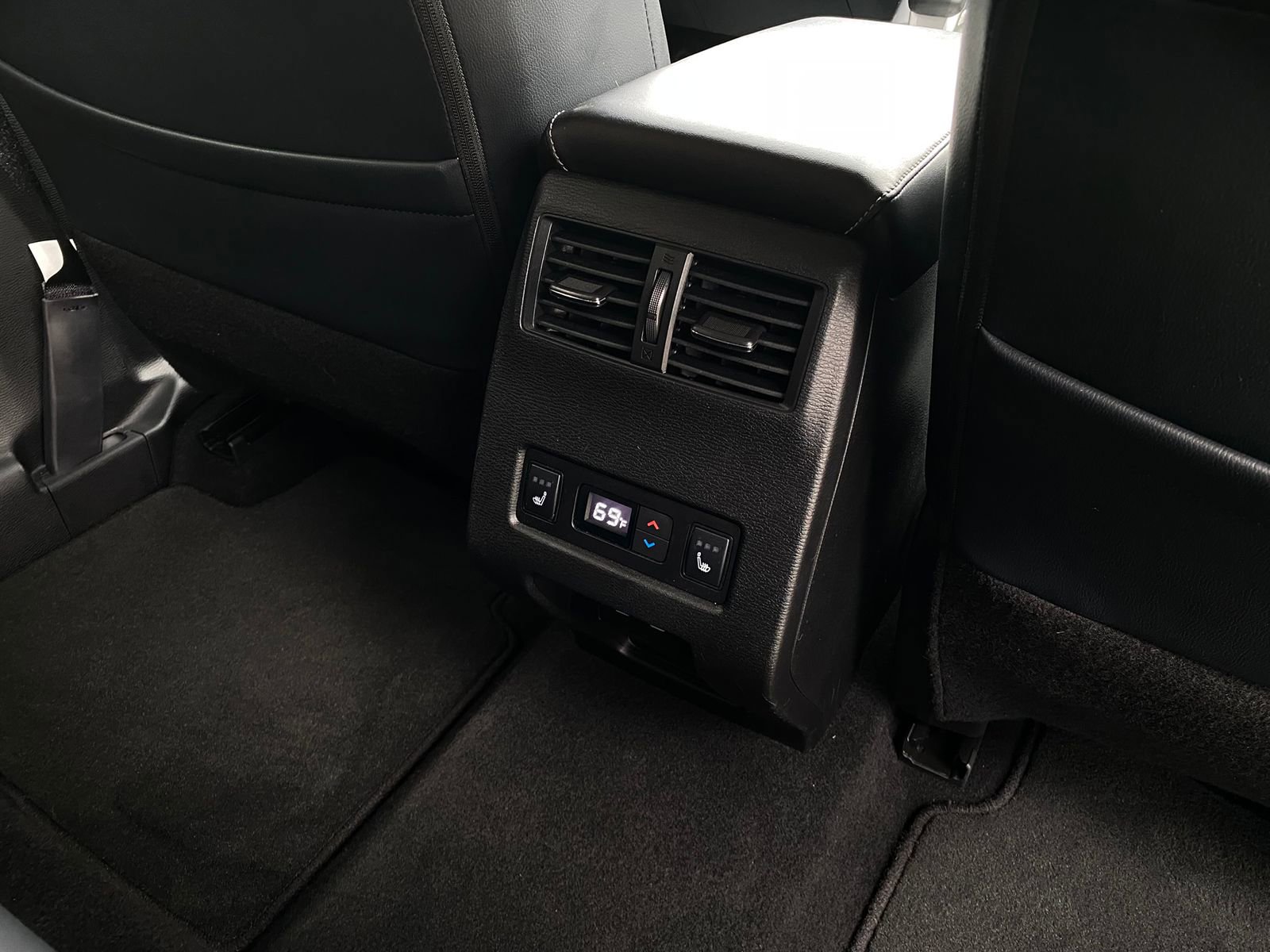 Used 2025 Mitsubishi Outlander SEL image 29