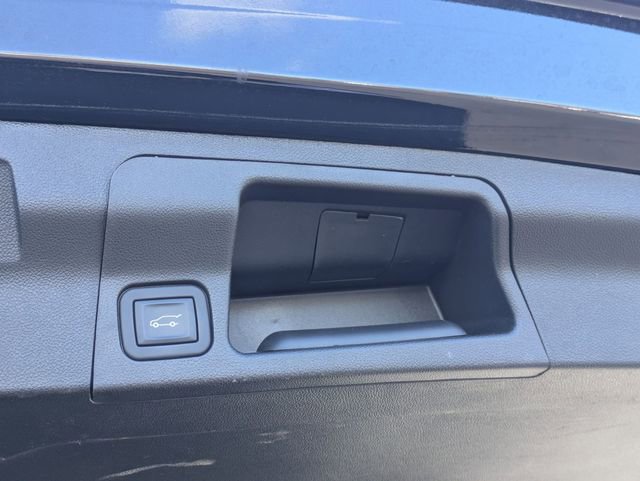 Used 2023 GMC Acadia SLT w/ Preferred Package image 35