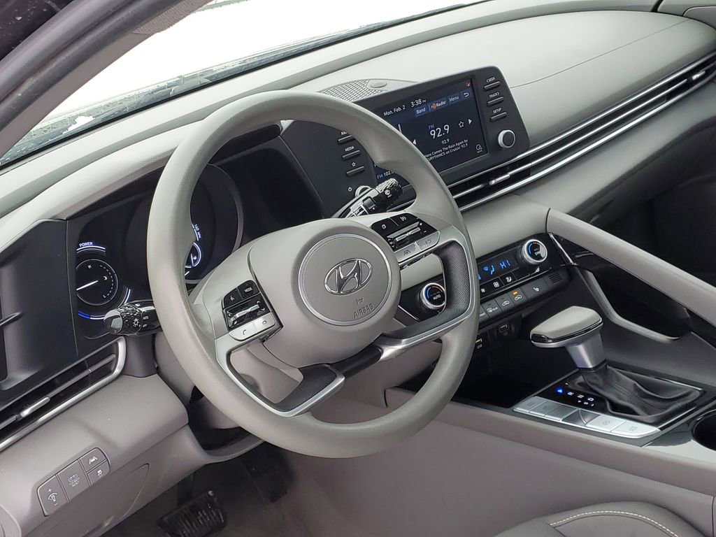 Used 2022 Hyundai Elantra Blue image 6