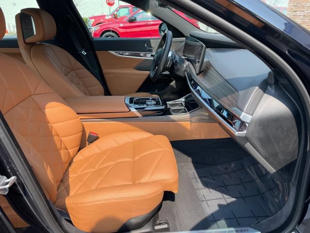 Used 2025 BMW 740i xDrive AWD/4WD image 38