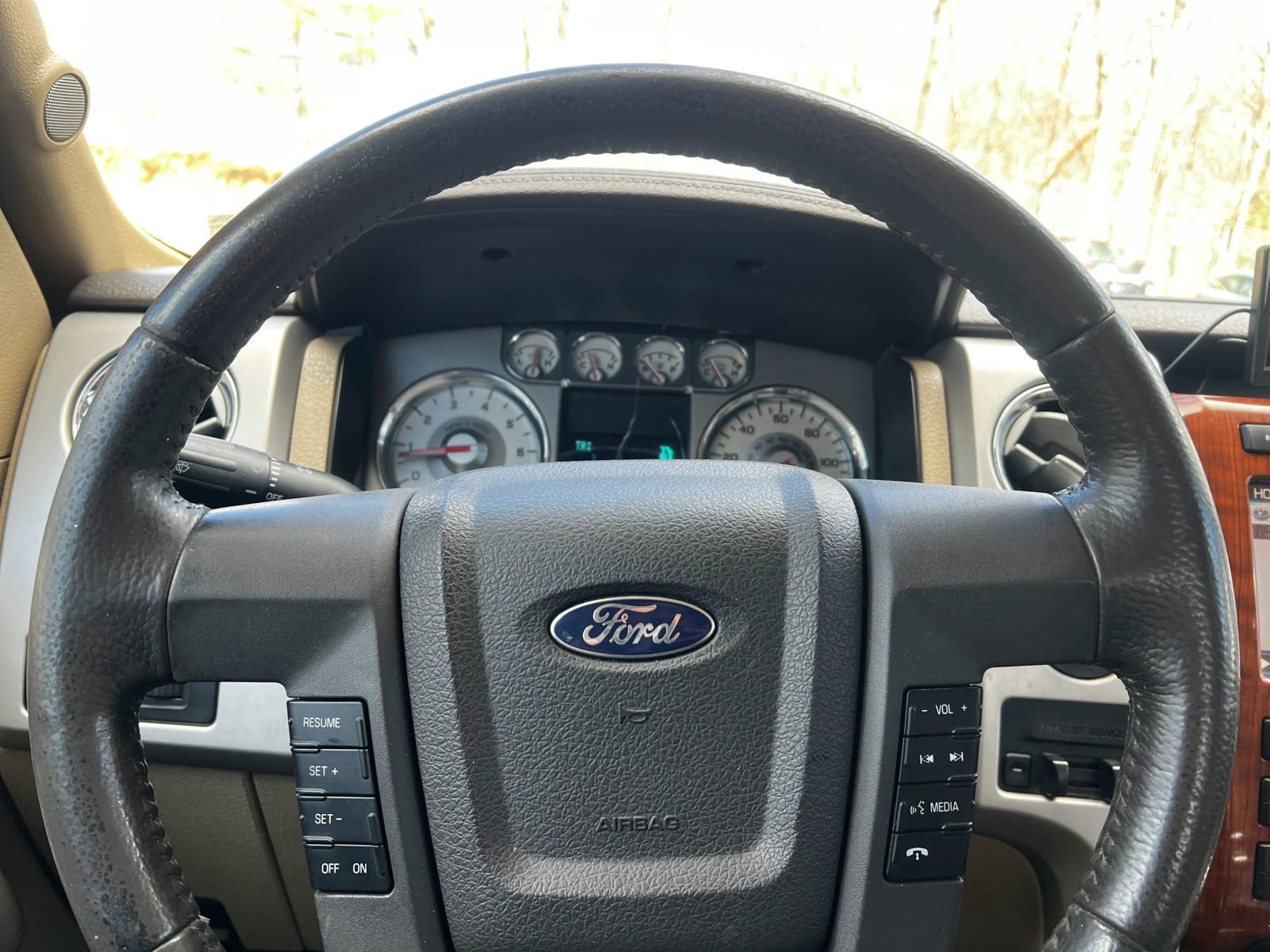 Used 2010 Ford F150 Lariat image 14