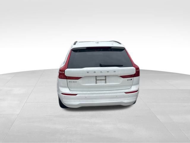 Used 2022 Volvo XC60 B5 Momentum image 4