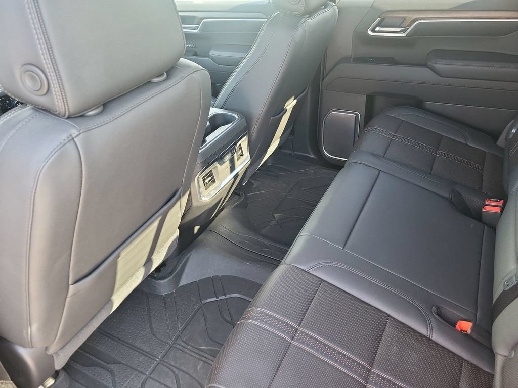 Used 2025 Chevrolet Silverado 1500 High Country w/ High Country Premium Package AWD/4WD image 32