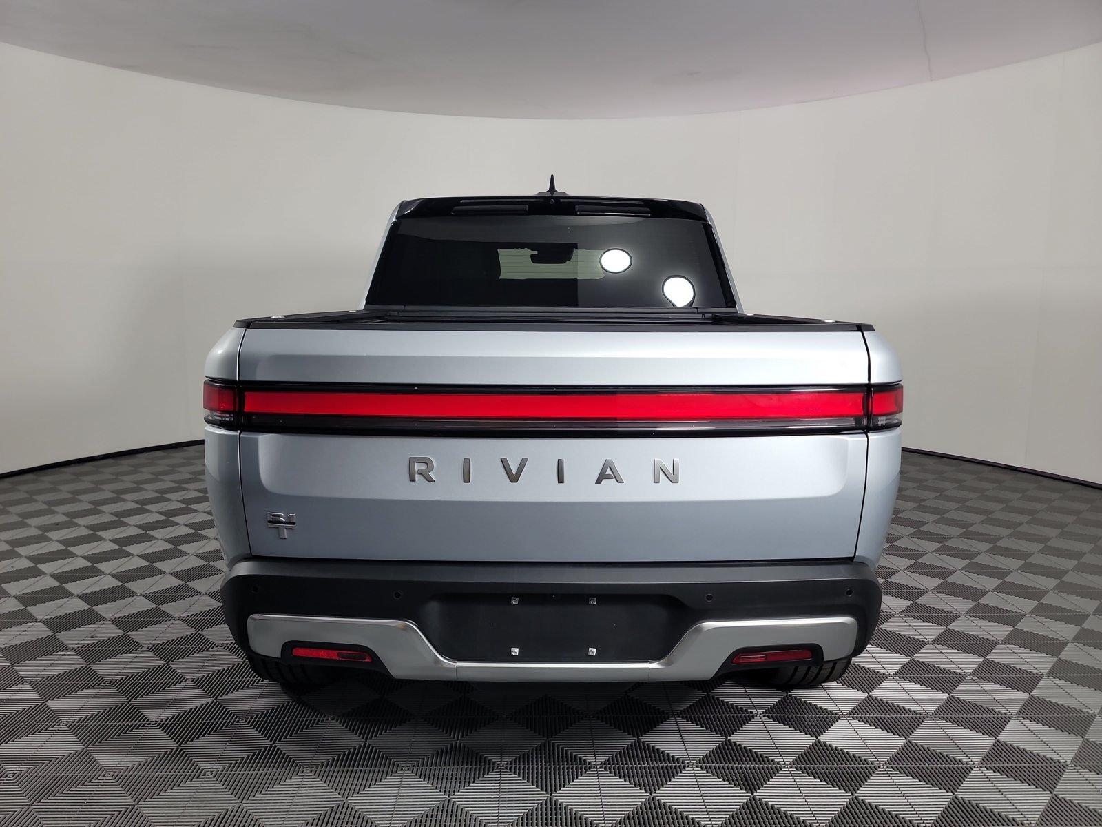 Used 2023 Rivian R1T Adventure Dual AWD/4WD image 4