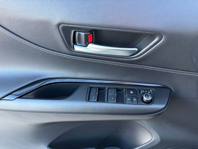 Used 2023 Toyota Venza LE image 19