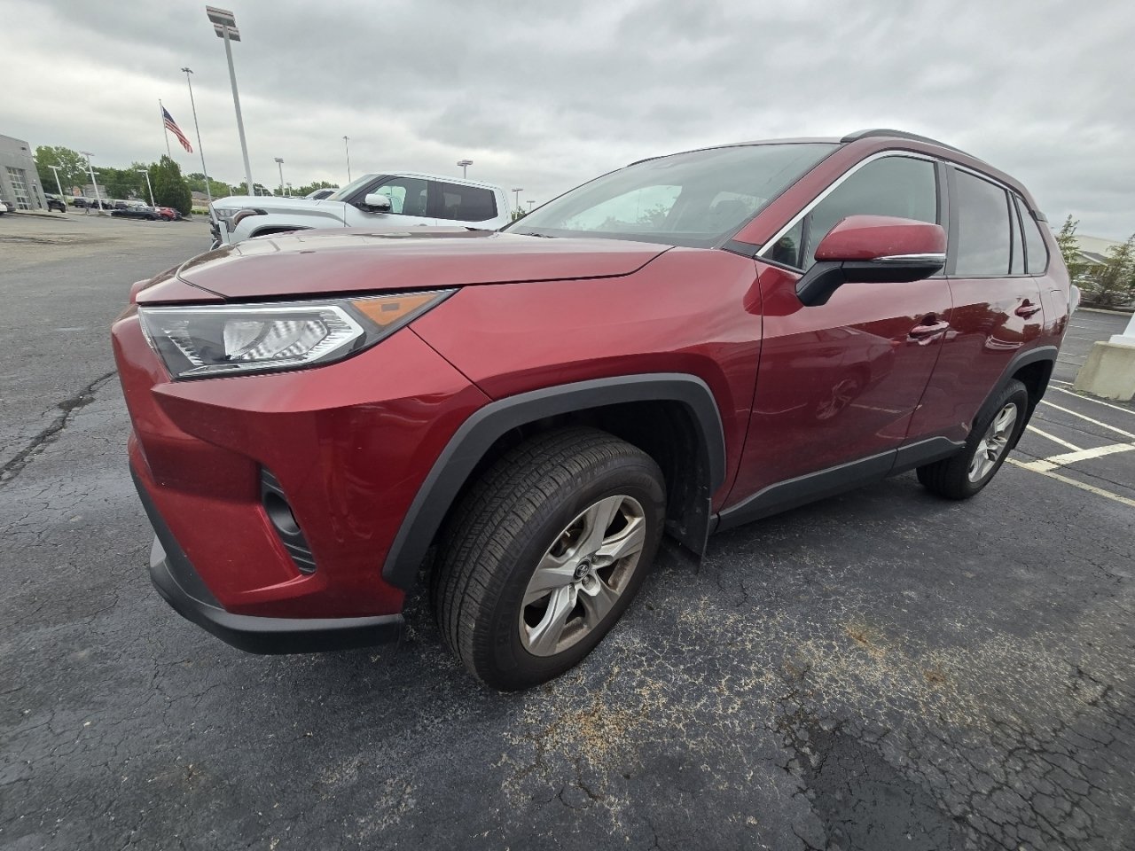 Used 2019 Toyota RAV4 XLE AWD/4WD image 4