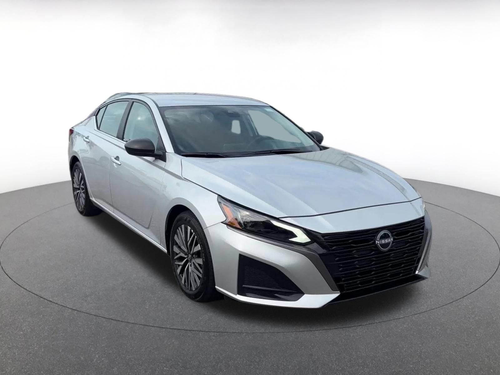 Used 2026 Nissan Altima 2.5 SV FWD image 2