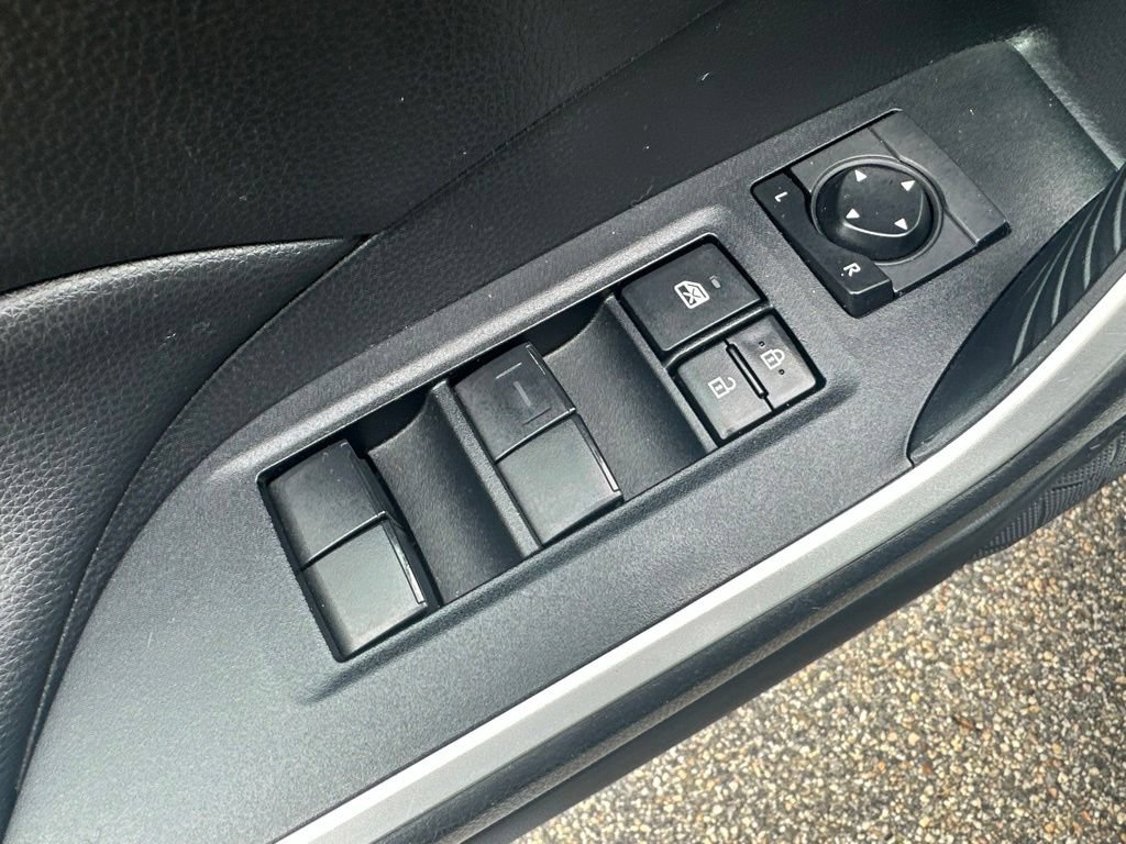 Used 2020 Toyota RAV4 LE w/ Carpet Mat Package AWD/4WD image 16