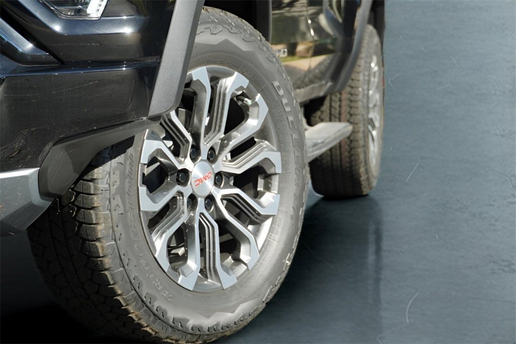 New 2026 GMC Canyon Denali image 3