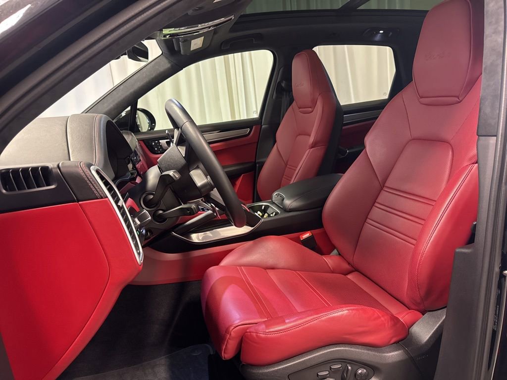 Certified 2023 Porsche Cayenne Turbo image 5