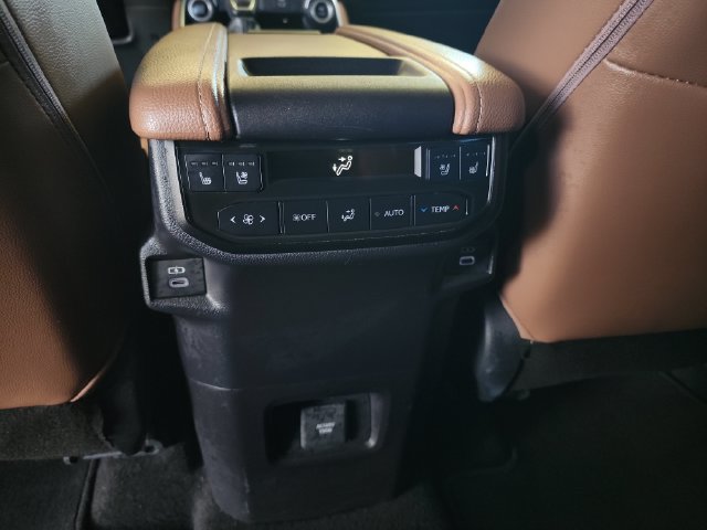 Used 2024 Toyota Grand Highlander AWD image 23