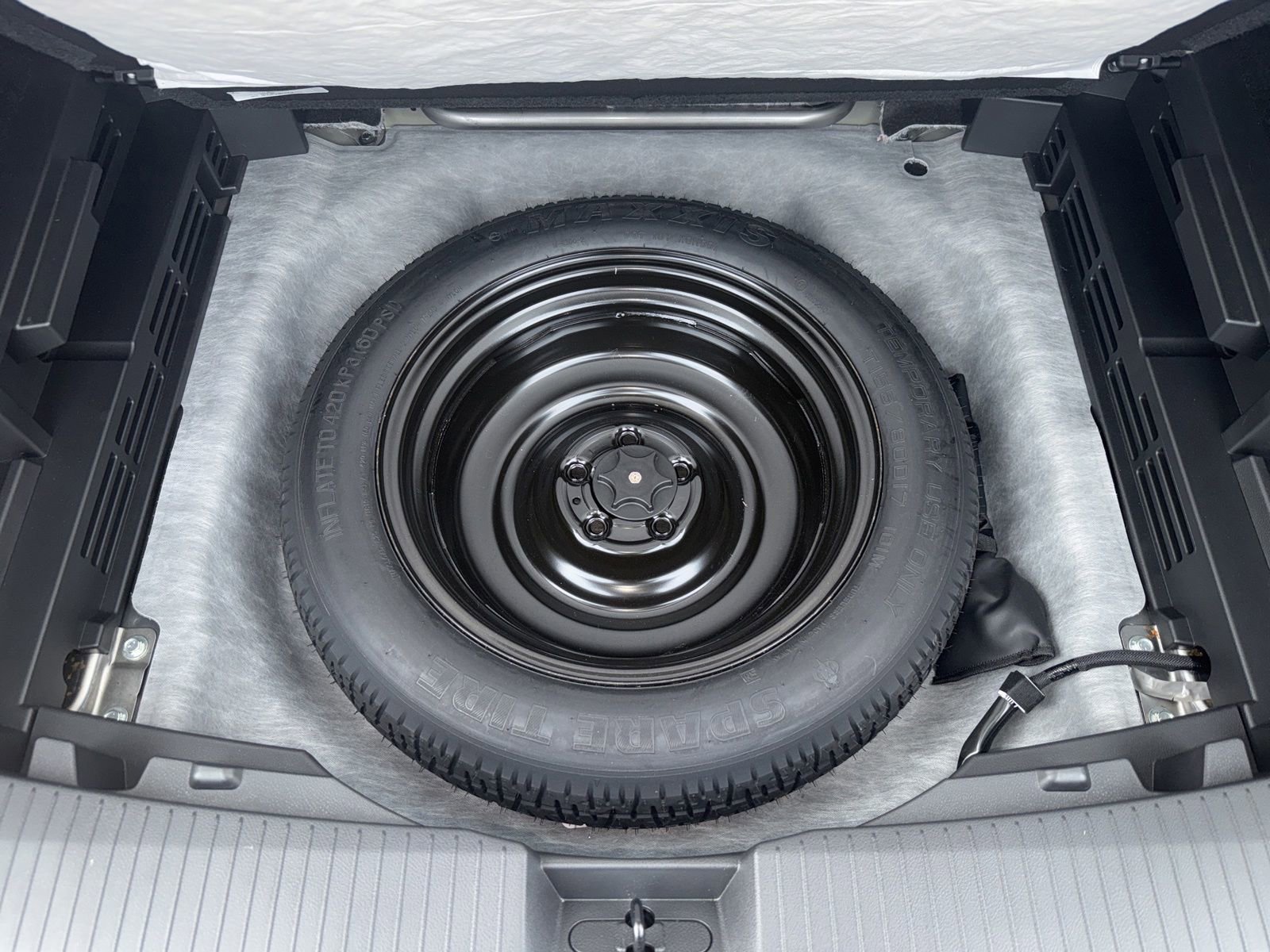Used 2025 Nissan Rogue SV w/ SV Premium Package FWD image 22