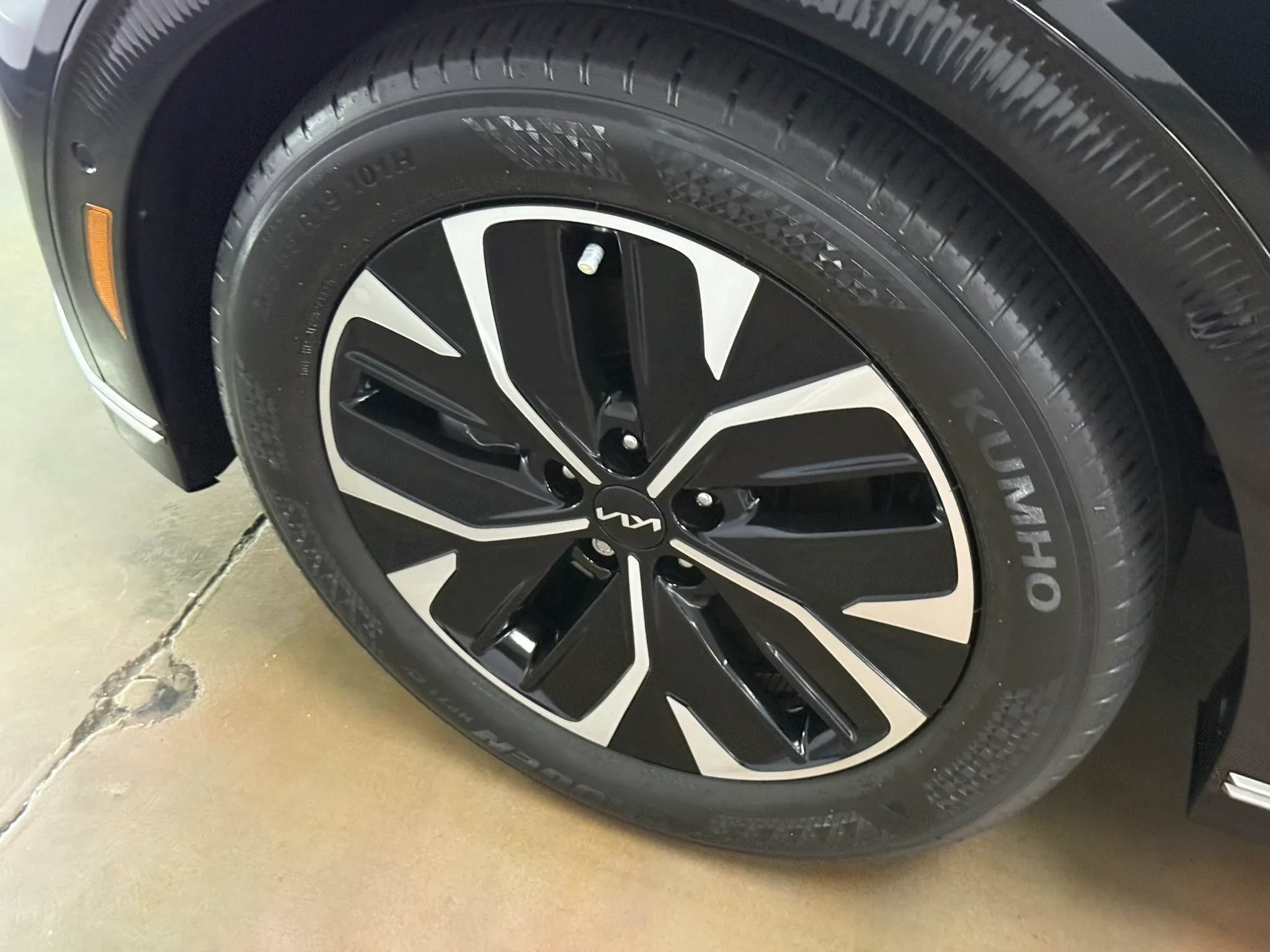 Used 2023 Kia EV6 Wind w/ Wind Technology Package RWD image 24