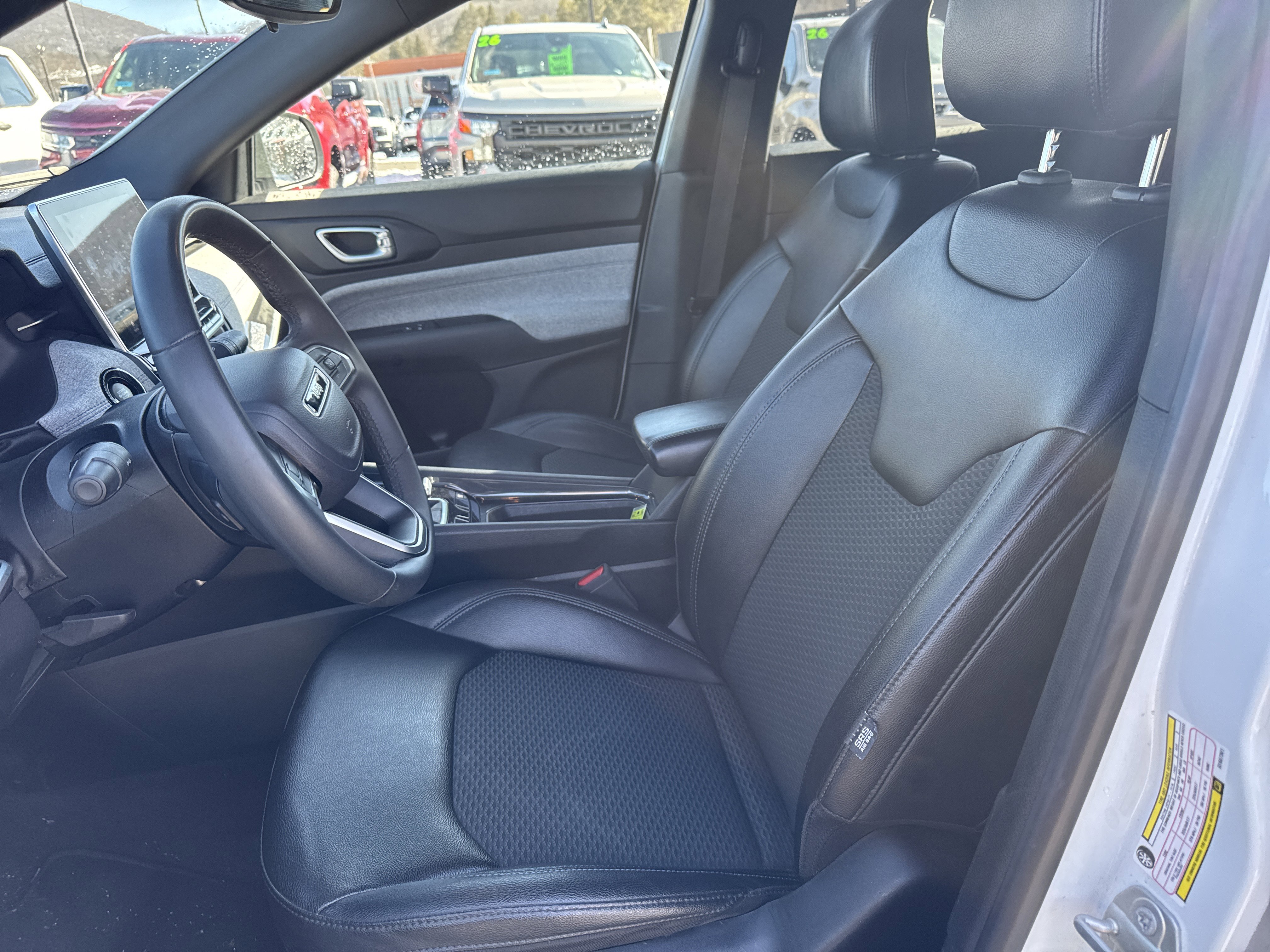 Used 2024 Jeep Compass Latitude image 12