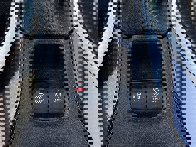 Used 2022 Toyota Corolla LE image 19