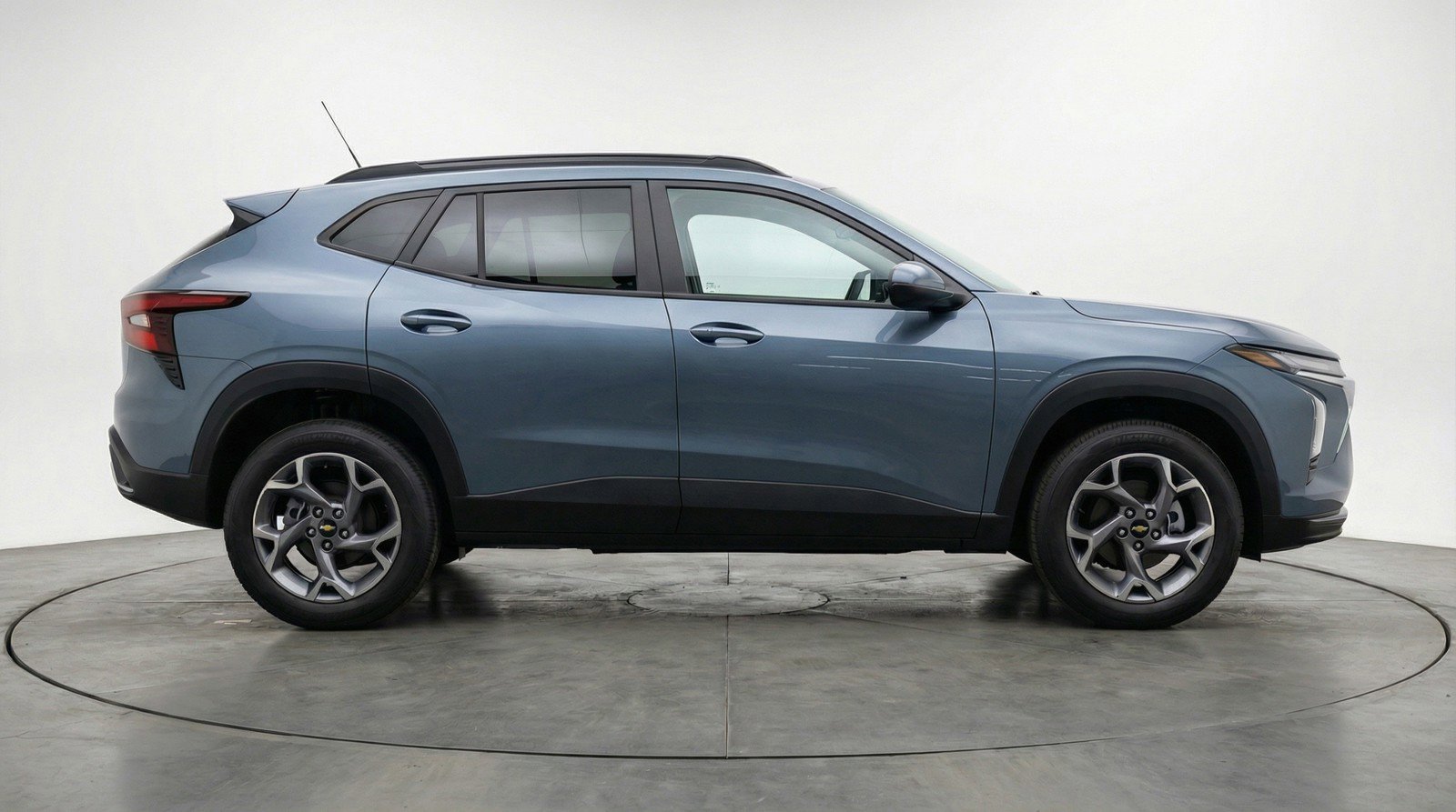 Used 2025 Chevrolet Trax LT image 11