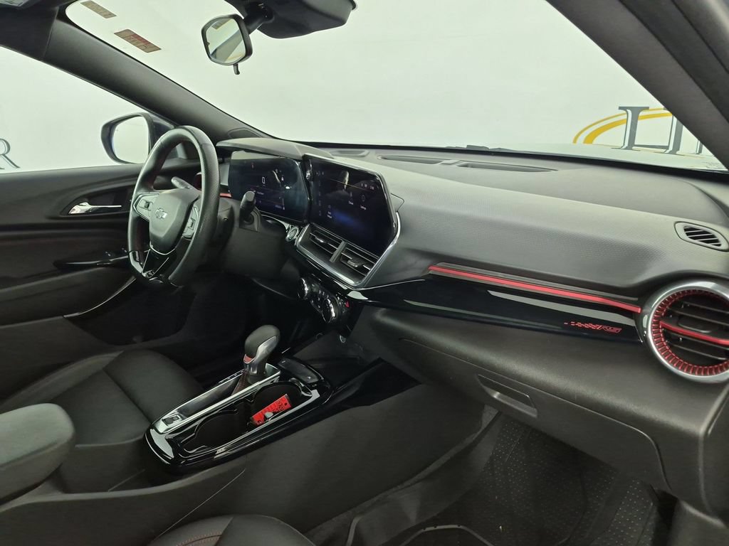 Certified 2024 Chevrolet Trax RS w/ Sunroof Package FWD image 40