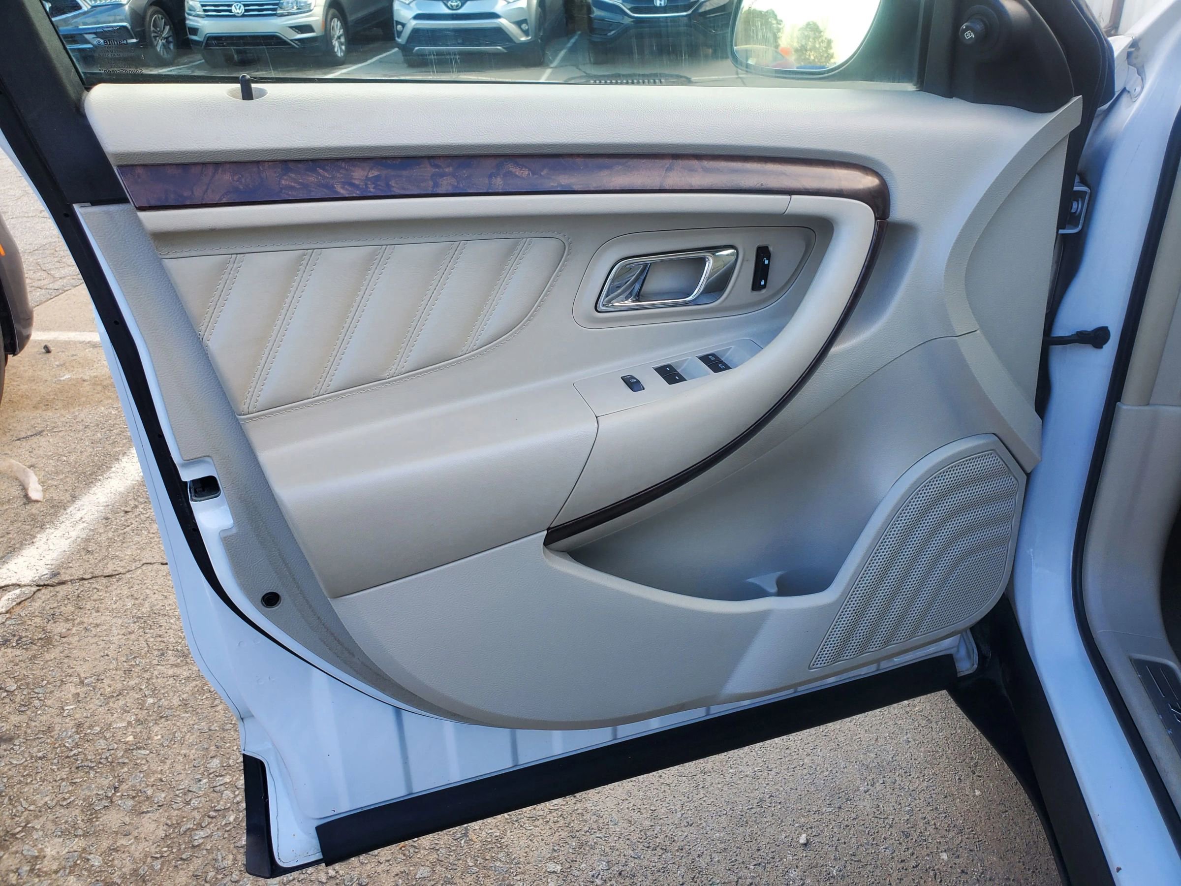 Used 2011 Ford Taurus Limited w/ 303A Rapid Spec Order Code image 20